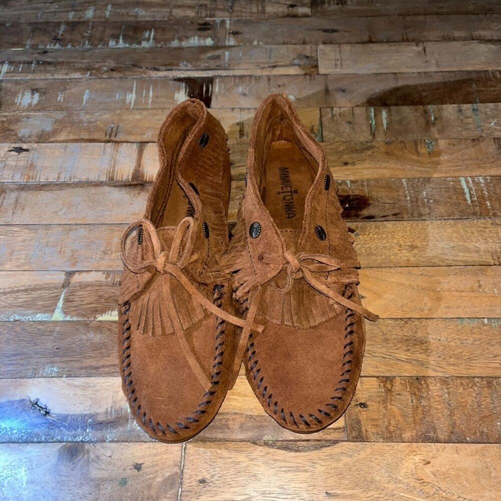 Minnetonka Fringed Collar Moccasins Women's 9 Brown Suede Whipstitching